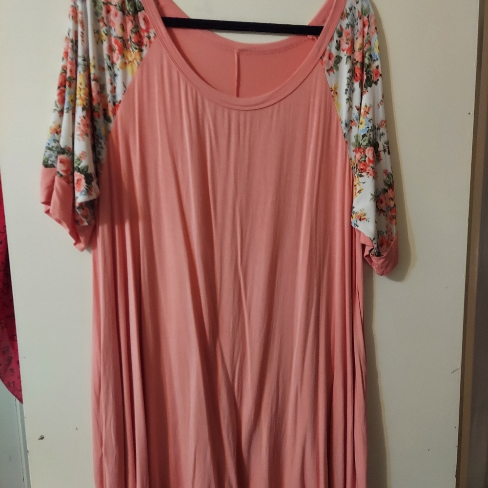 Plus size tunic with floral sleeves
